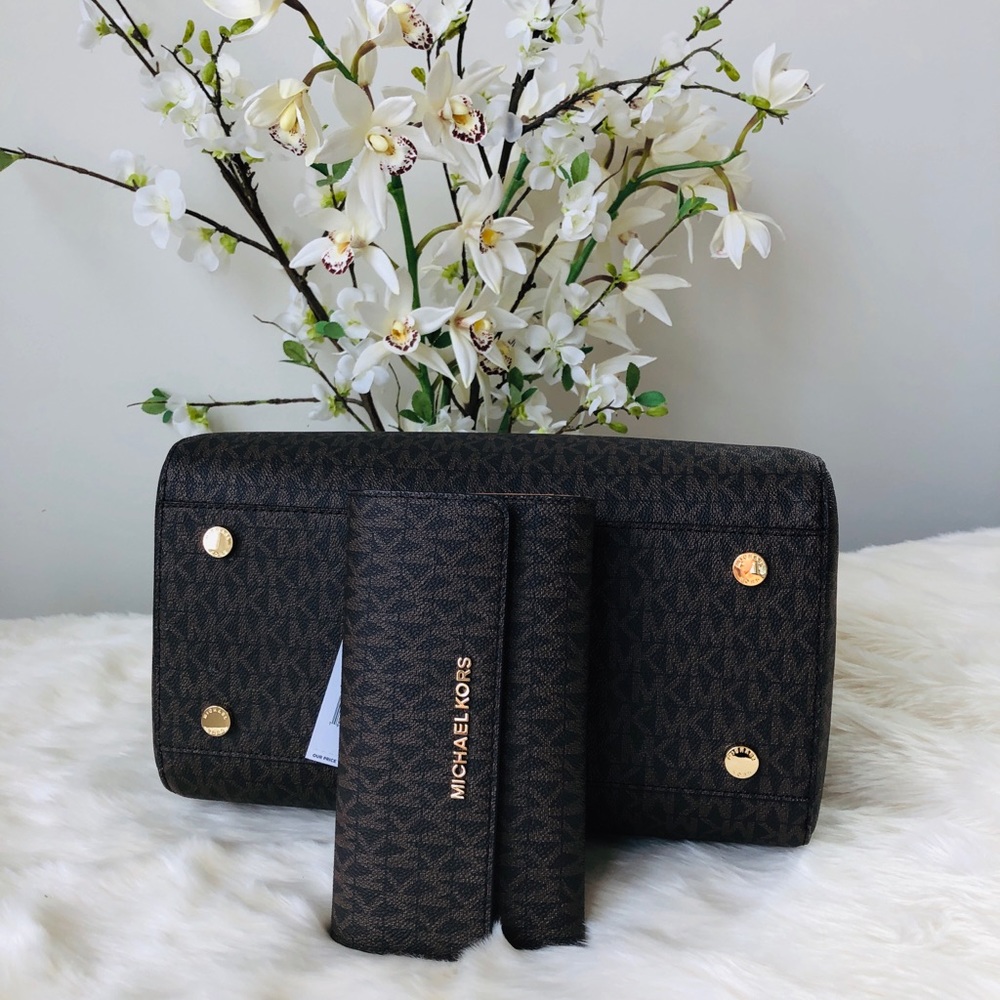 🌹Michael Kors Hayes Duffle brown signature Set🌹 - Picture 4 of 7